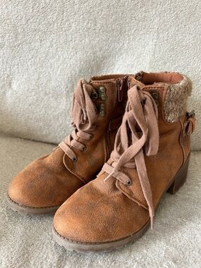 MIA Brown Lace-Up Suede-Like Ankle Boots with Faux Fur Trim- Girls Size 2